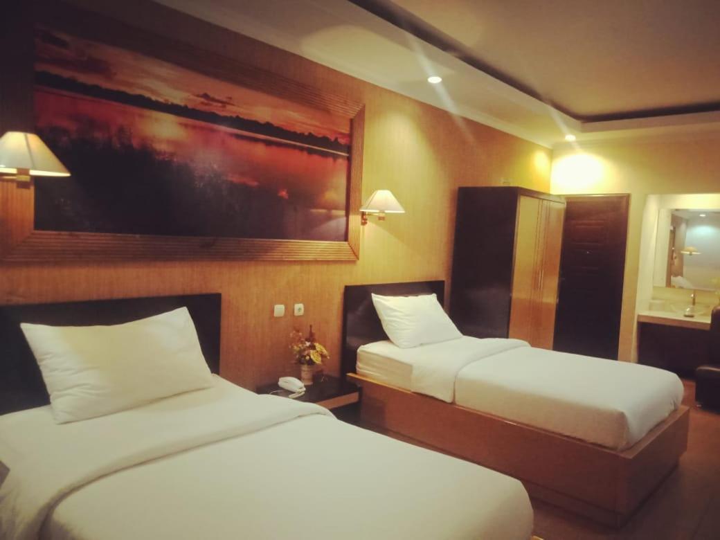 Hotel Kencana Rembang Экстерьер фото